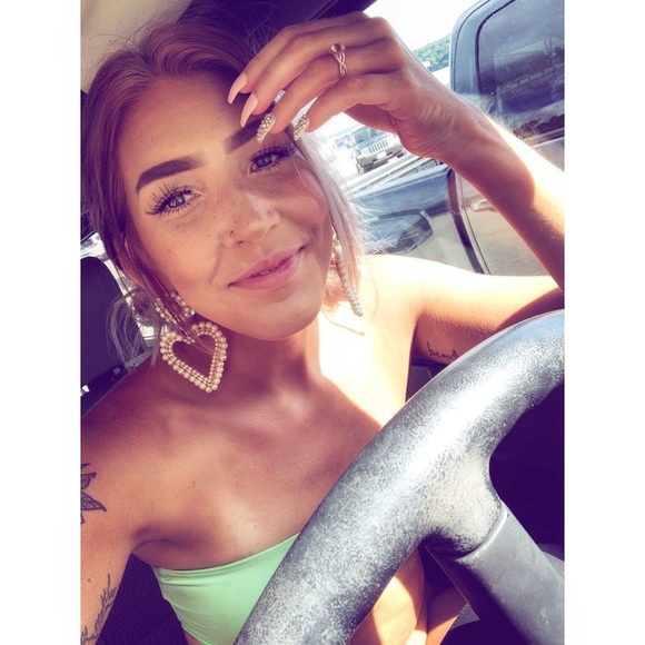 Meet your Posher, Nicole - Picture 6 of 6